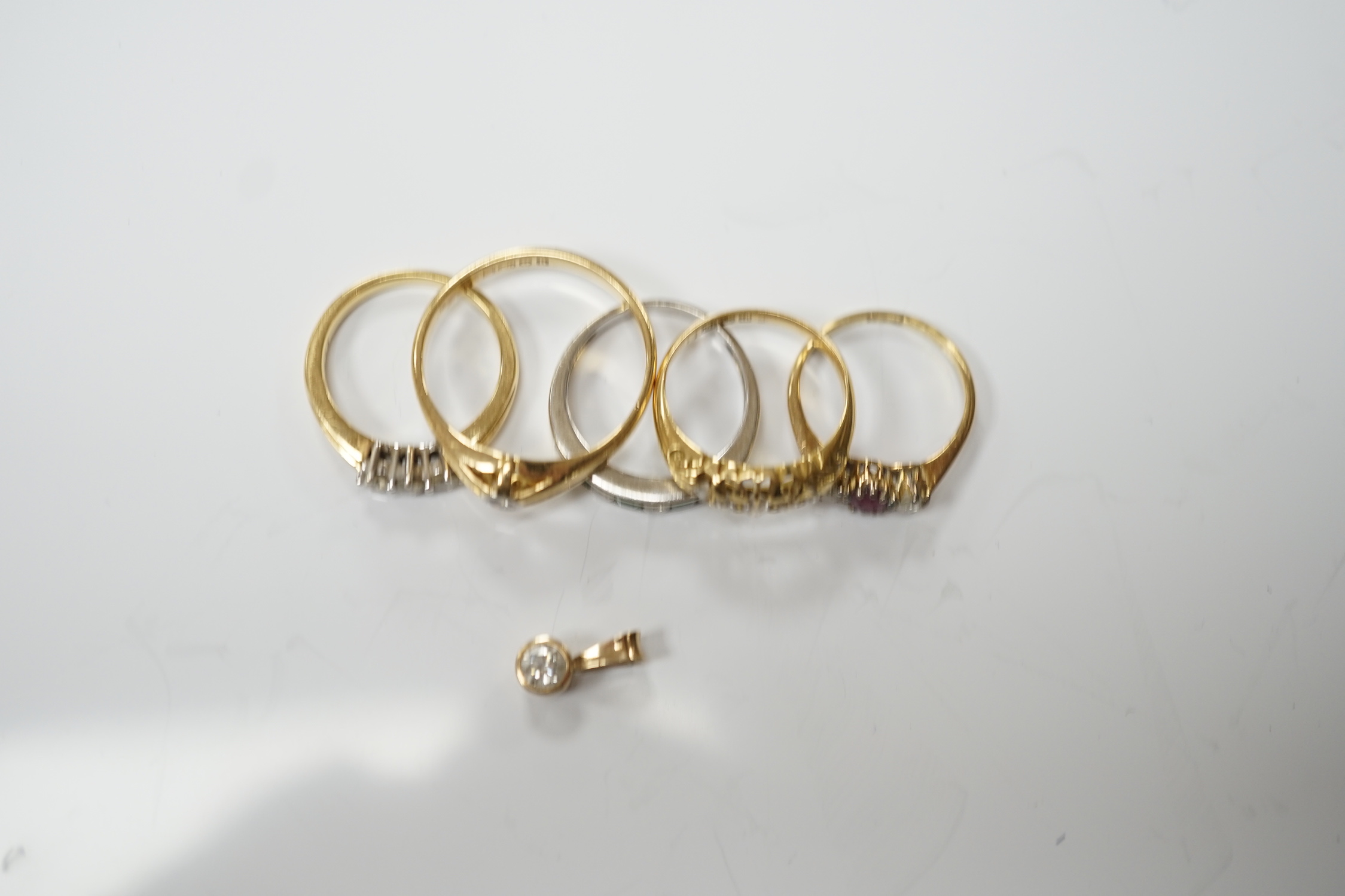 Four assorted early 20th century and later 18ct and gem set rings, including solitaire diamond and three stone diamond, gross 14.6 grams, together with a white metal and channel set emerald and diamond half hoop ring and